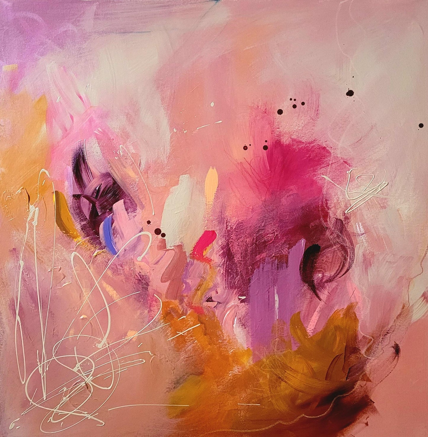 Peinture abstraite aux tons roses, violets et dorés avec touches gestuelles et formes fluides.