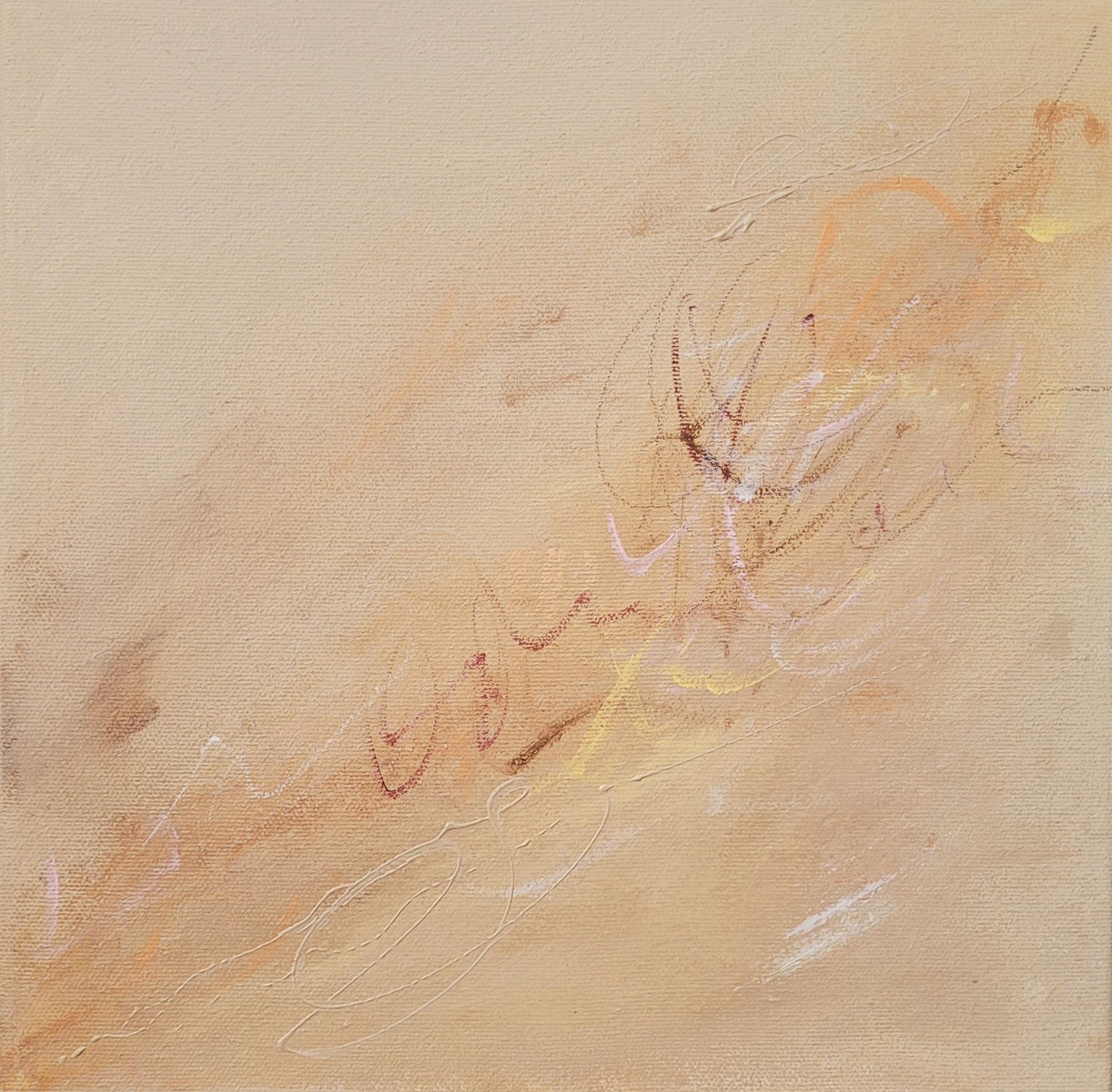 Œuvre abstraite aux tons beiges et rosés, touches de jaune et lignes fluides, style doux et poétique